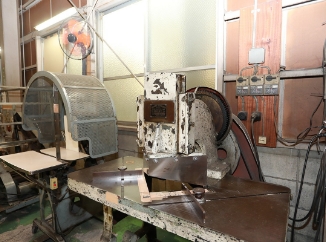 サンパック株式会社　設備案内　段ボール加工機